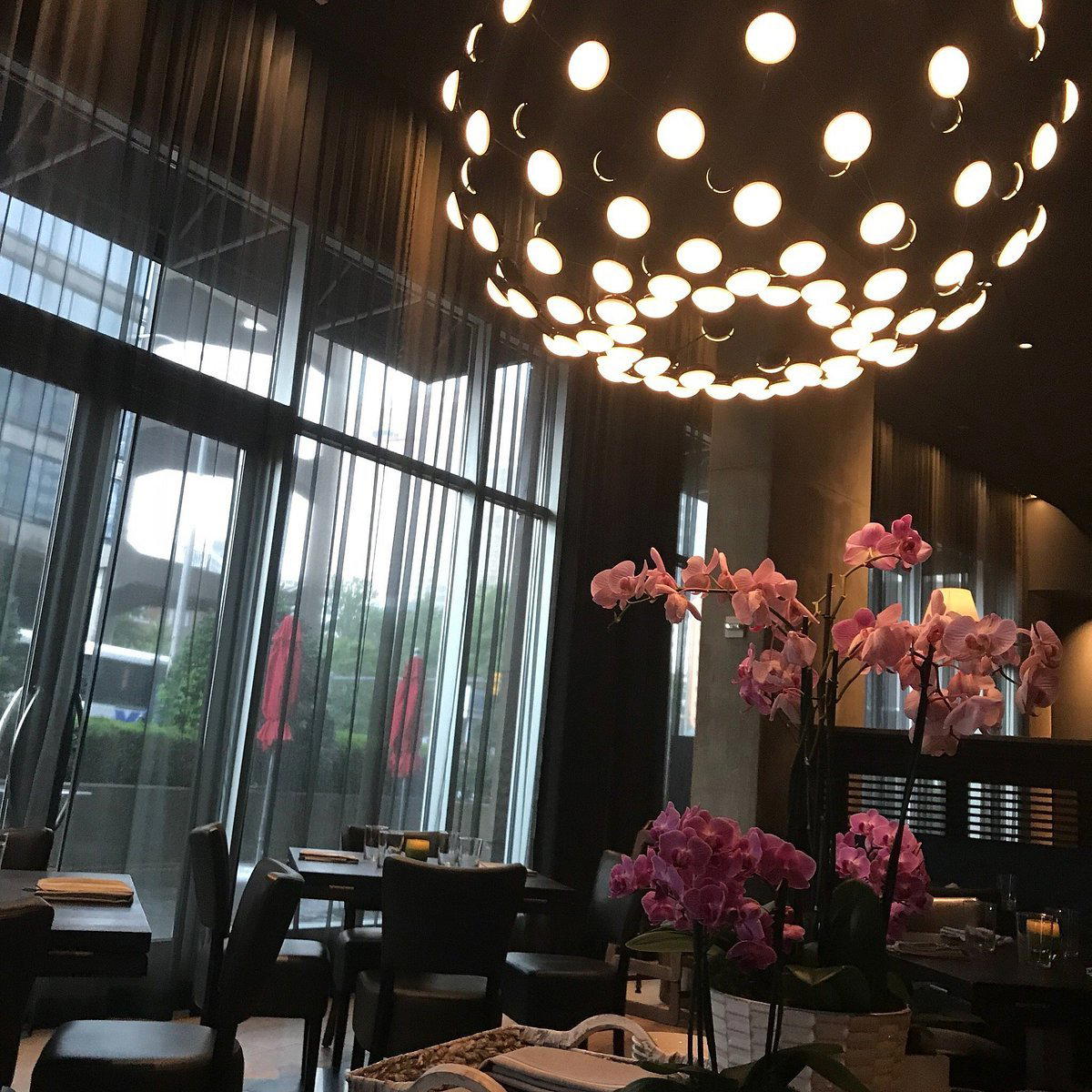 Catch 12 restaurant in Atlanta, United States