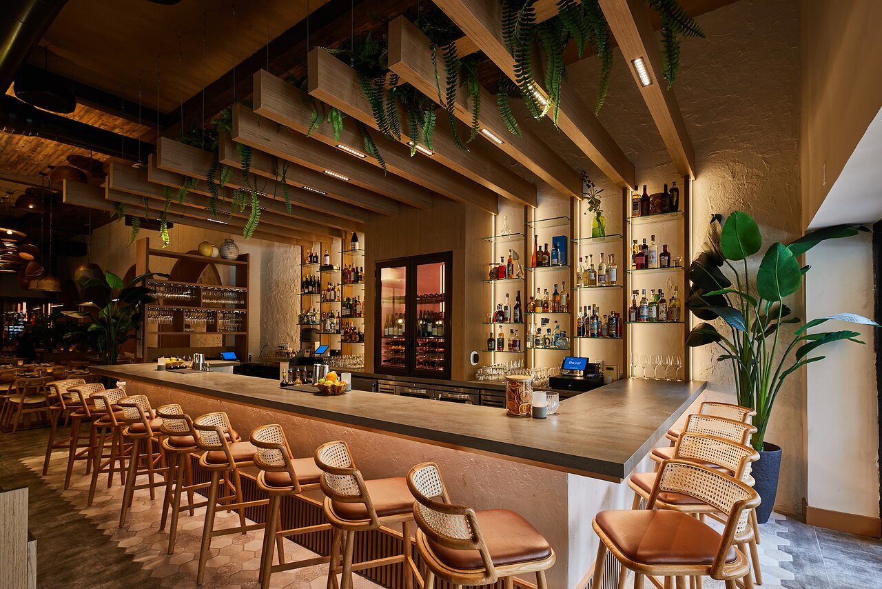 Vinya Table, Miami, United States