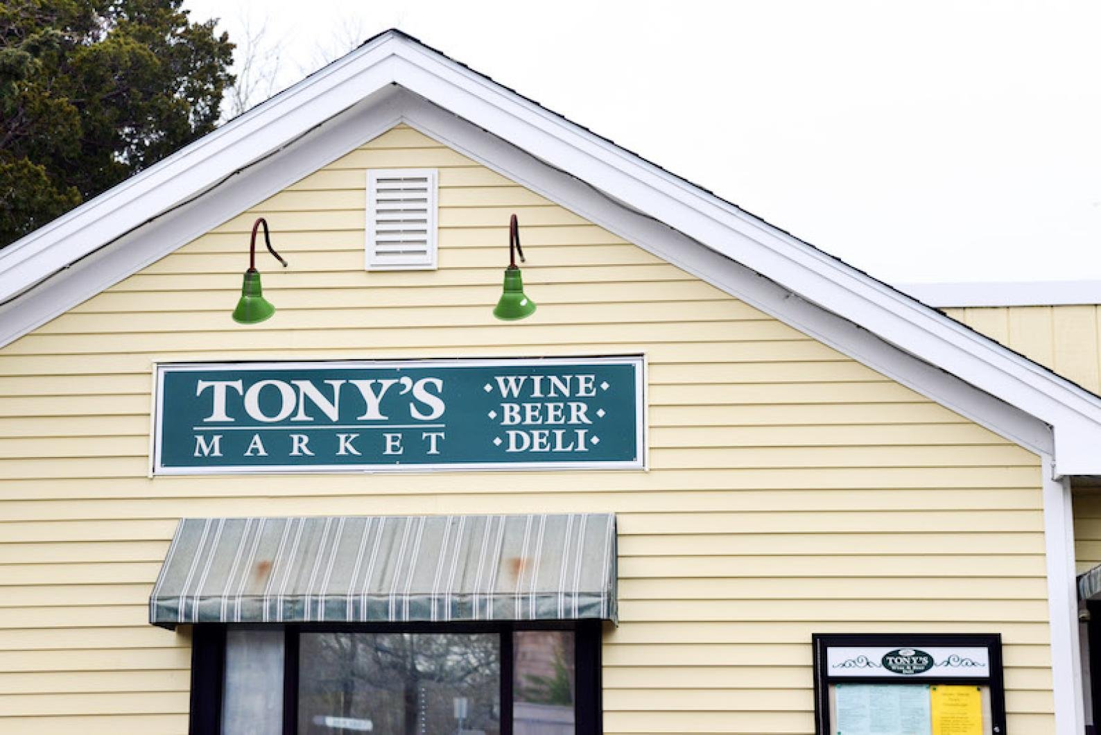 Tony's Market restaurant in Oak Bluffs, United States