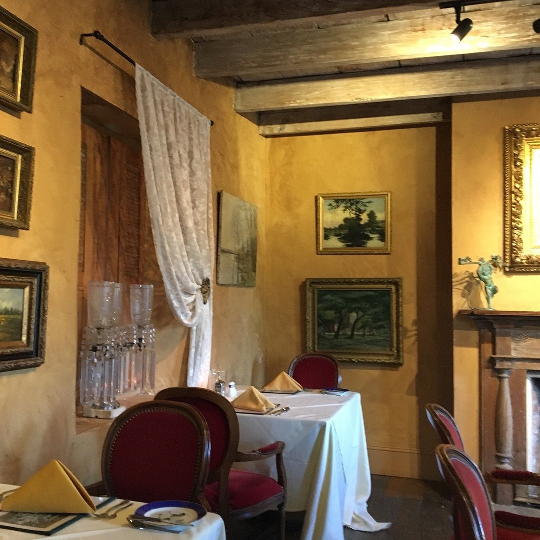 Latil's Landing Restaurant, Restaurant in Darrow
