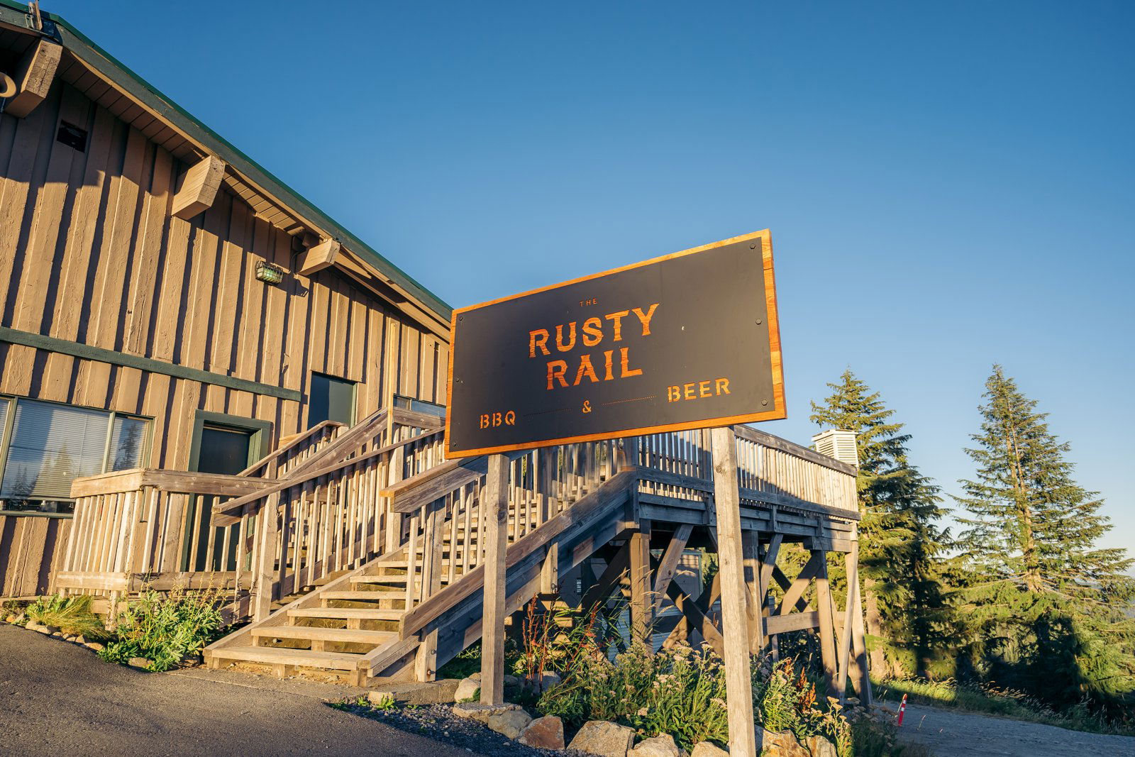 Rusty Rail BBQ & Grill, Restaurant in North Vancouver