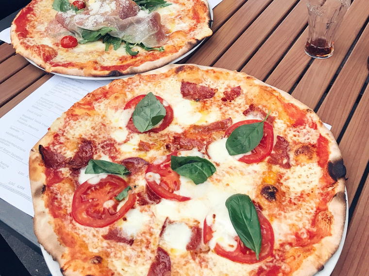 Pizza, Düsseldorf, Germany