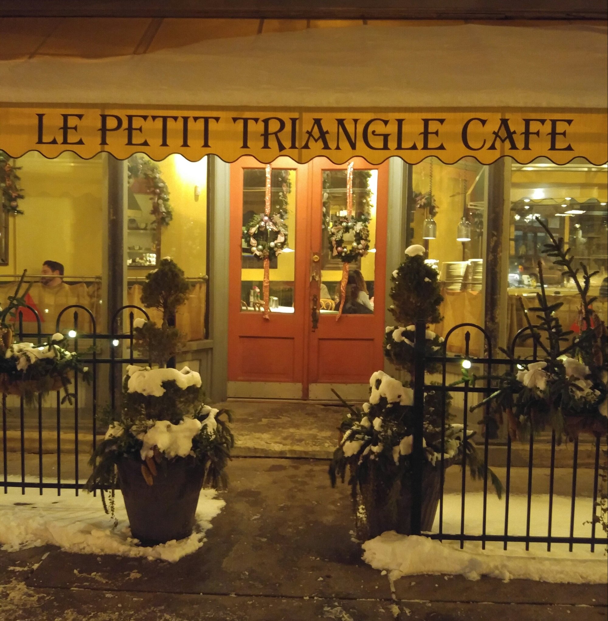 Le Petit Triangle Cafe restaurant in Cleveland, United States