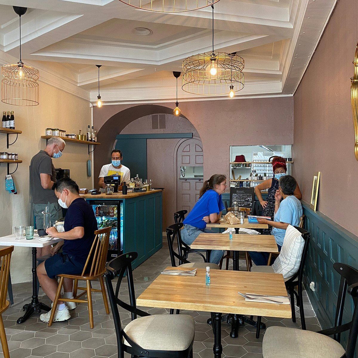 Mouné restaurant in Marseille, France