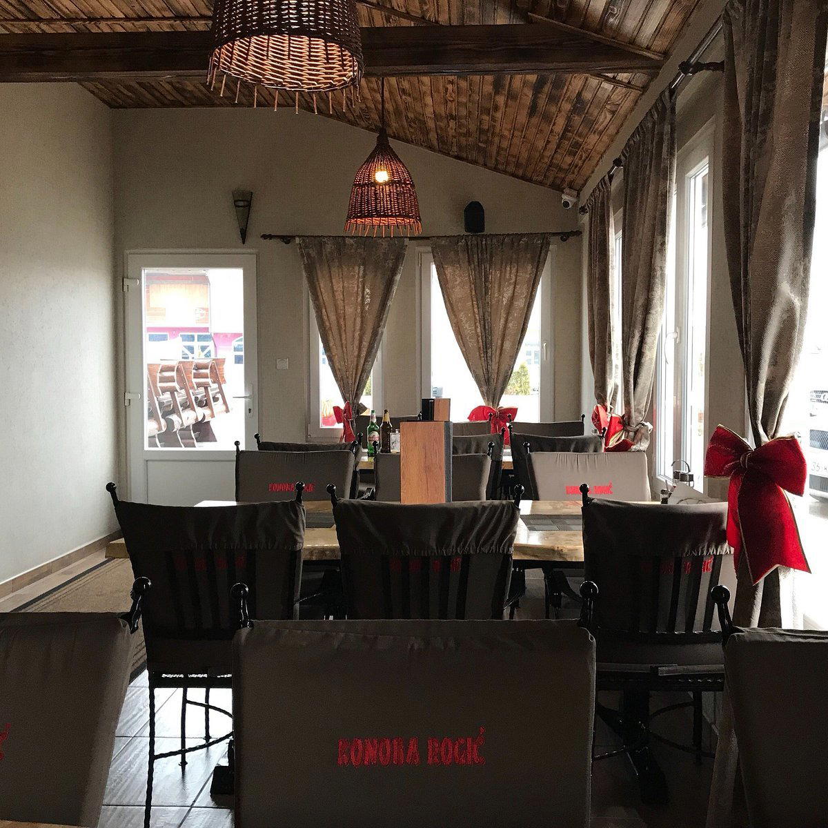 Konoba ROGIĆ restaurant in Trn