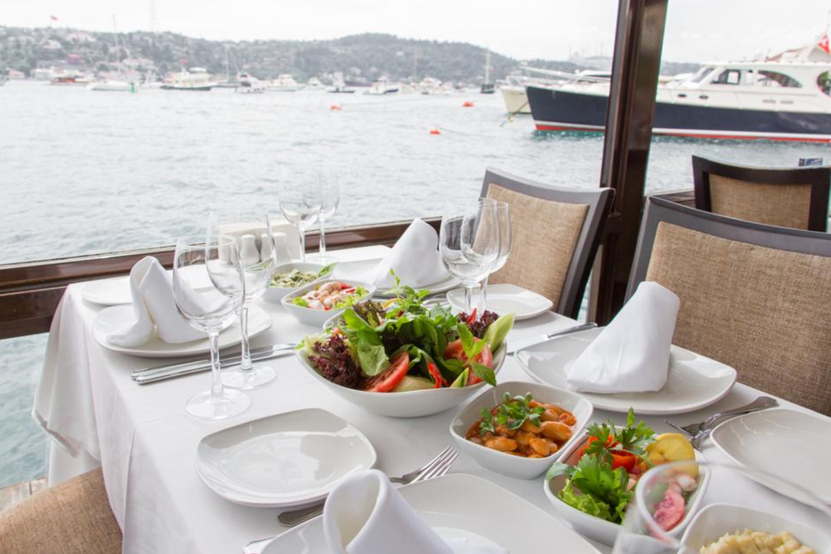 Tarihi Bebek Balıkçı, Istanbul, Turkey