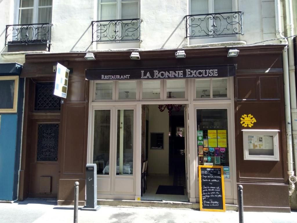 La Bonne Excuse restaurant in Paris, France