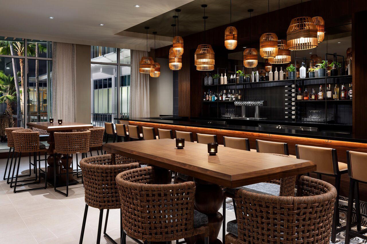 The Dotted Line restaurant in Honolulu, United States
