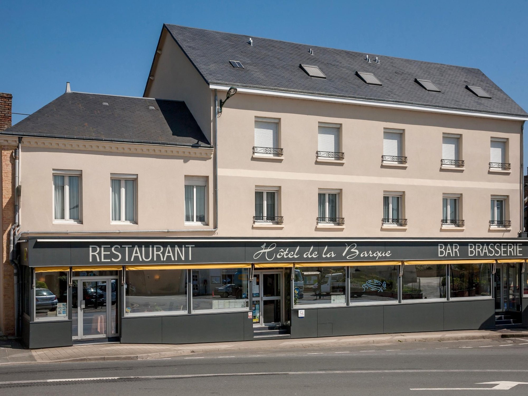 Hôtel de la Barque restaurant in Beaumont Sur Sarthe