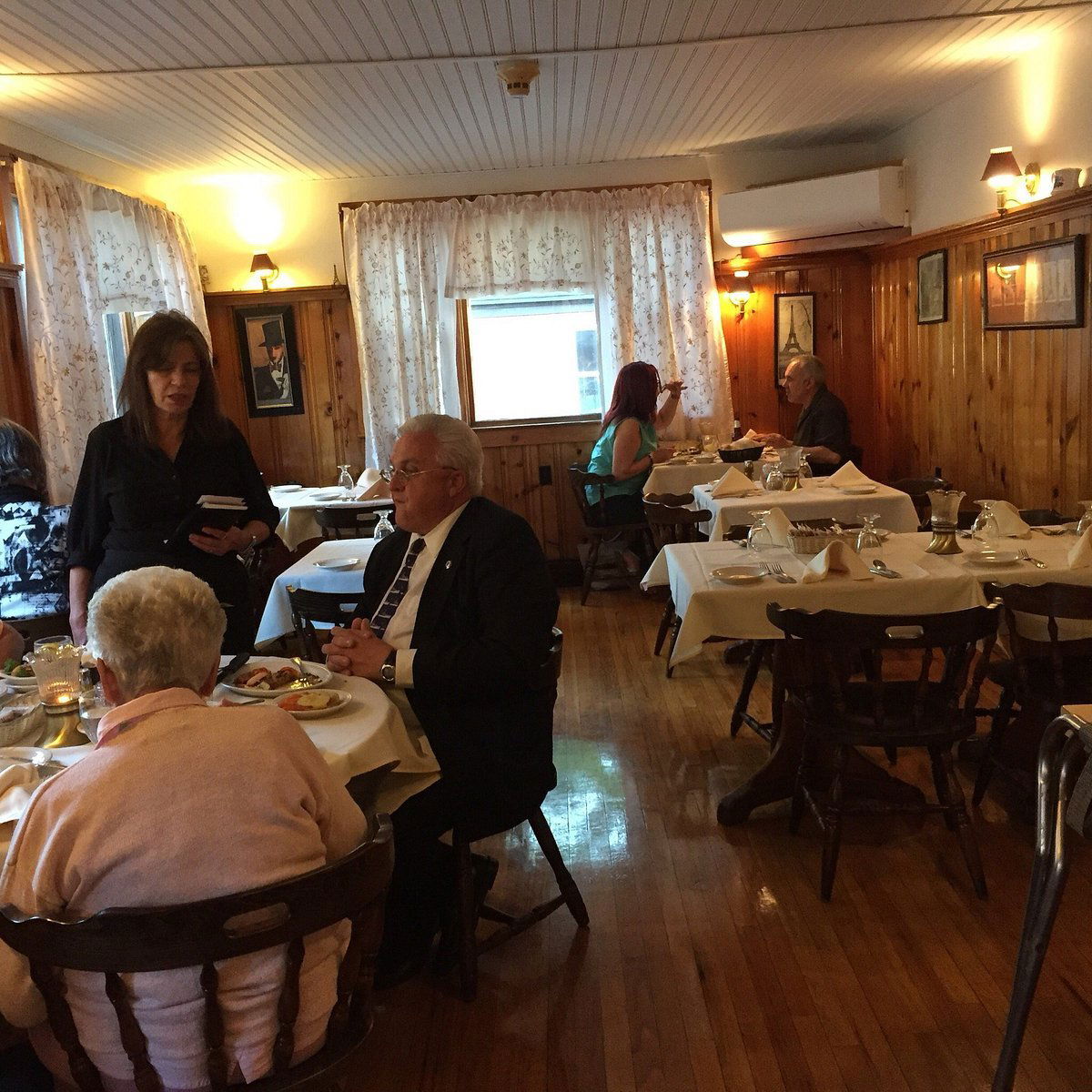 Moulin rouge, Restaurant in Tiverton