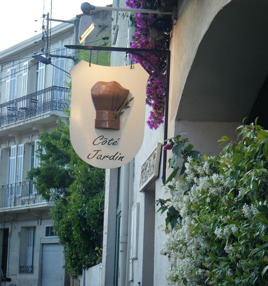 Côté Jardin restaurant in Cannes, France