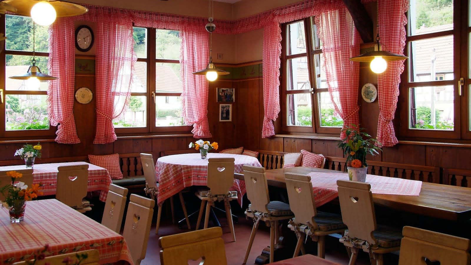 Au Cheval Blanc, Restaurant in Niedersteinbach