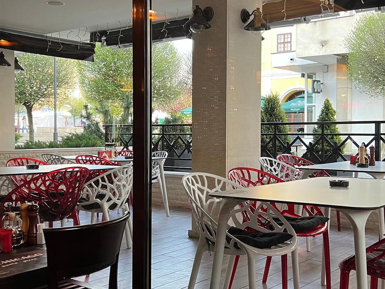 New Chicago Restaurant, Targu Mures, Romania