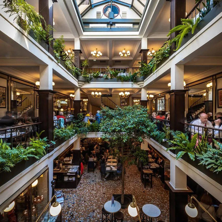 Le Café du Commerce restaurant in Paris, France