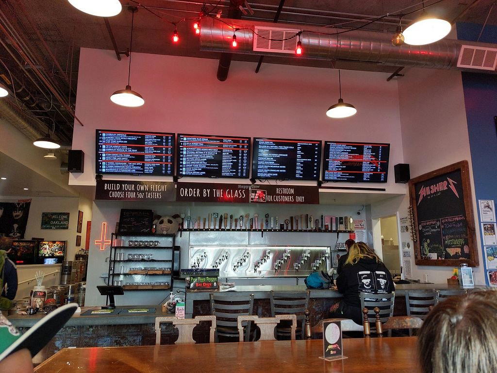 Hesher's Pizza & Taproom restaurant in Oakland, United States