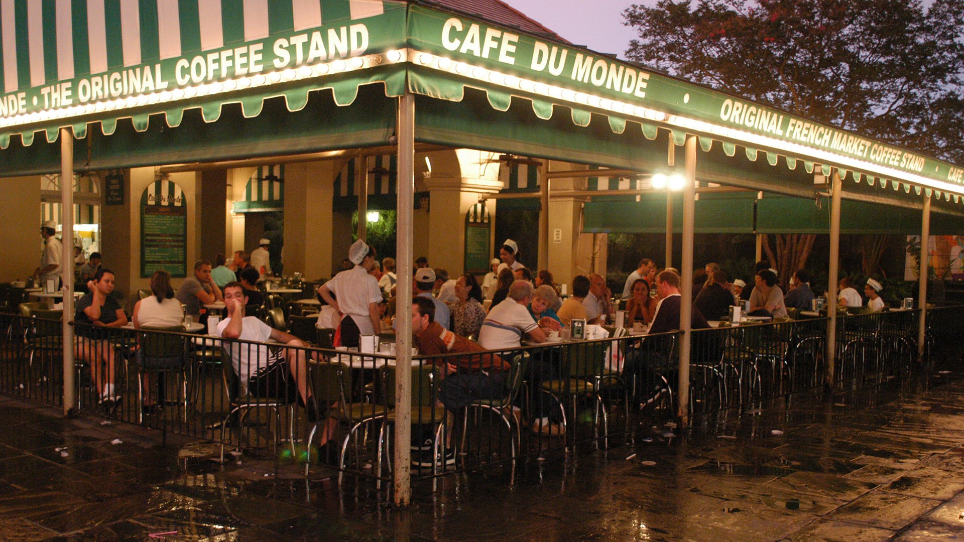 Cafe Du Monde restaurant in New Orleans, United States
