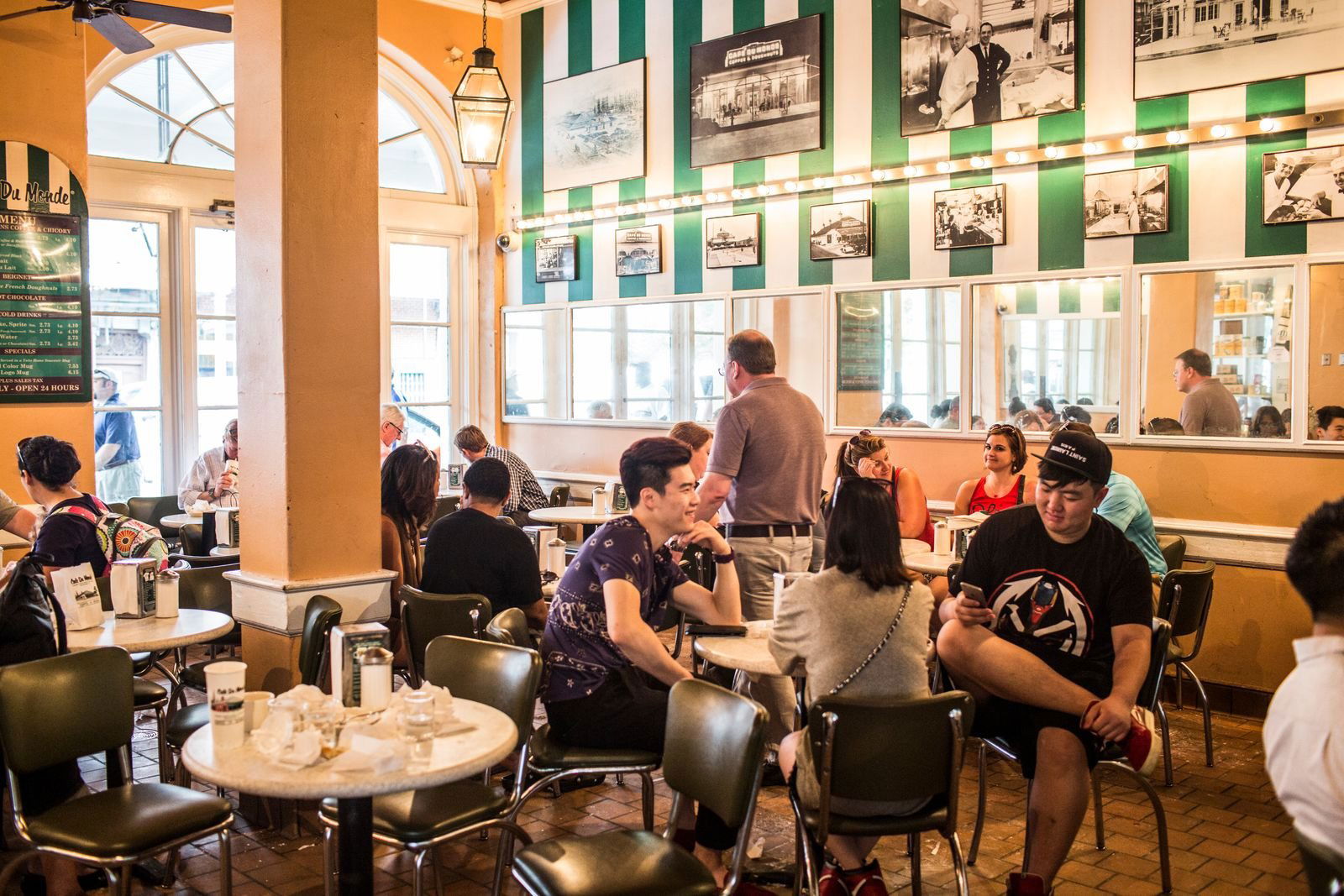 Cafe Du Monde, Restaurant in New Orleans