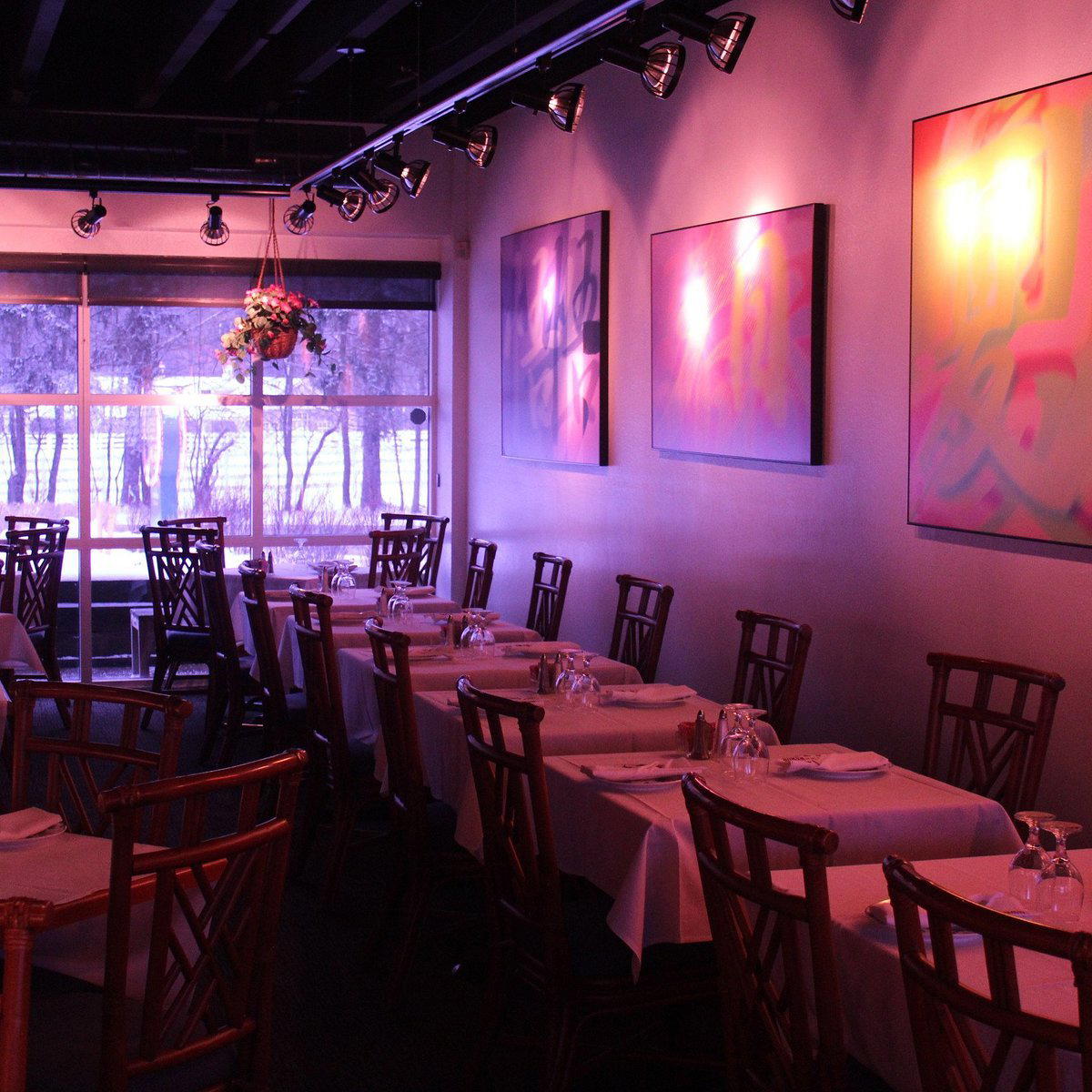 Hunan By the Falls restaurant in Chagrin Falls, United States