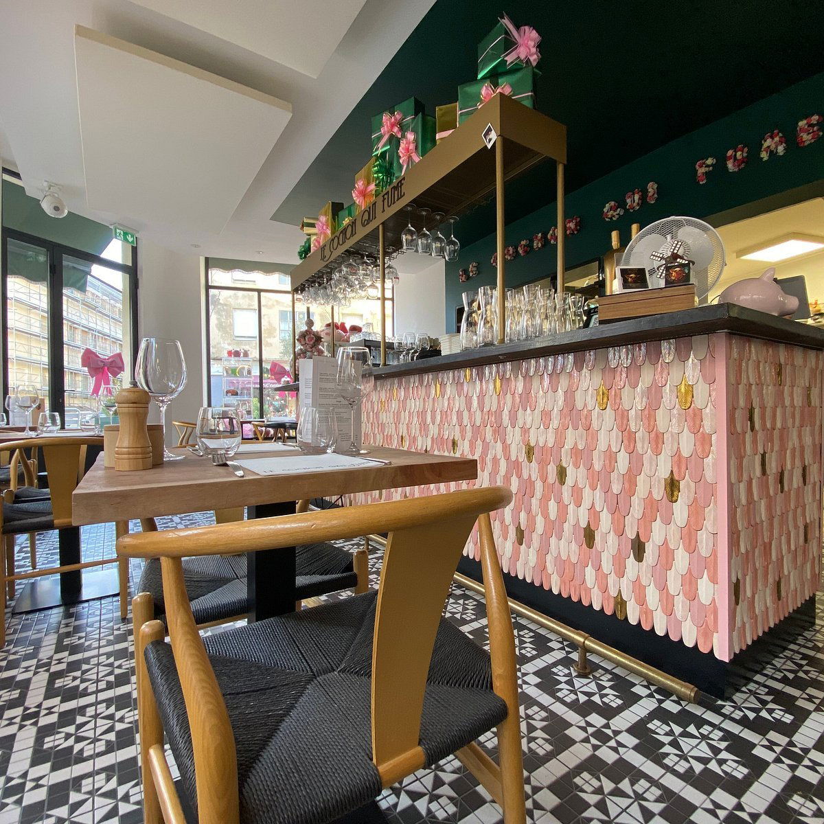 Le cochon qui fume, Restaurant in Arles