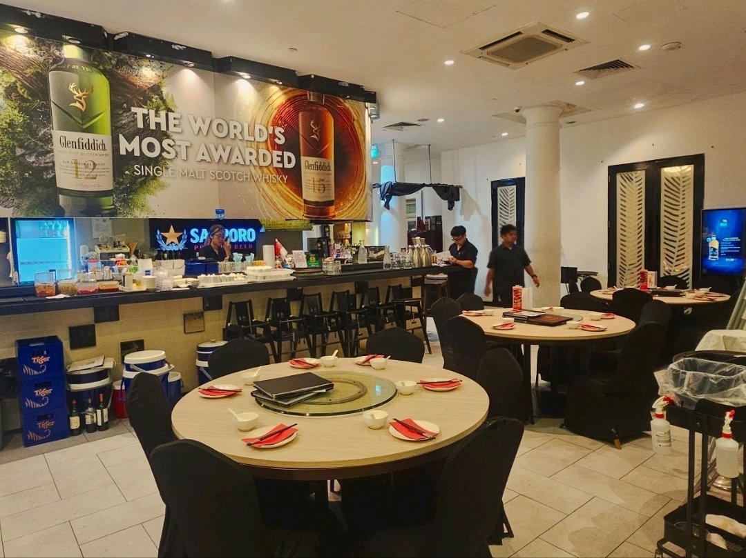 New Ubin Seafood at CHIJMES, Singapore, Singapore