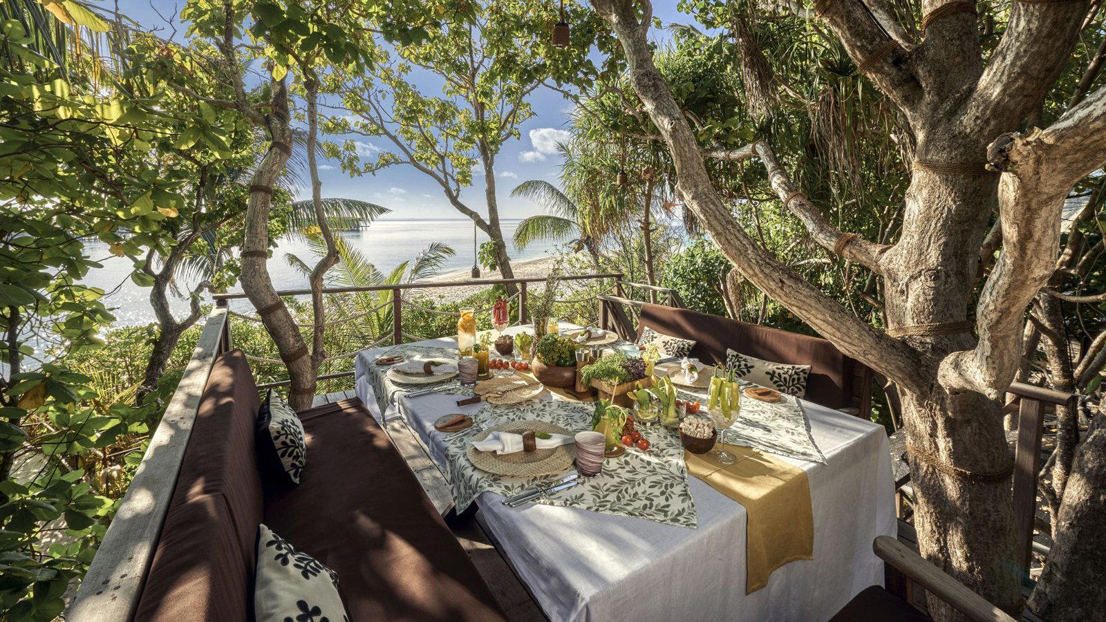 Treehouse Dining restaurant in Gaafu Alifu Atoll