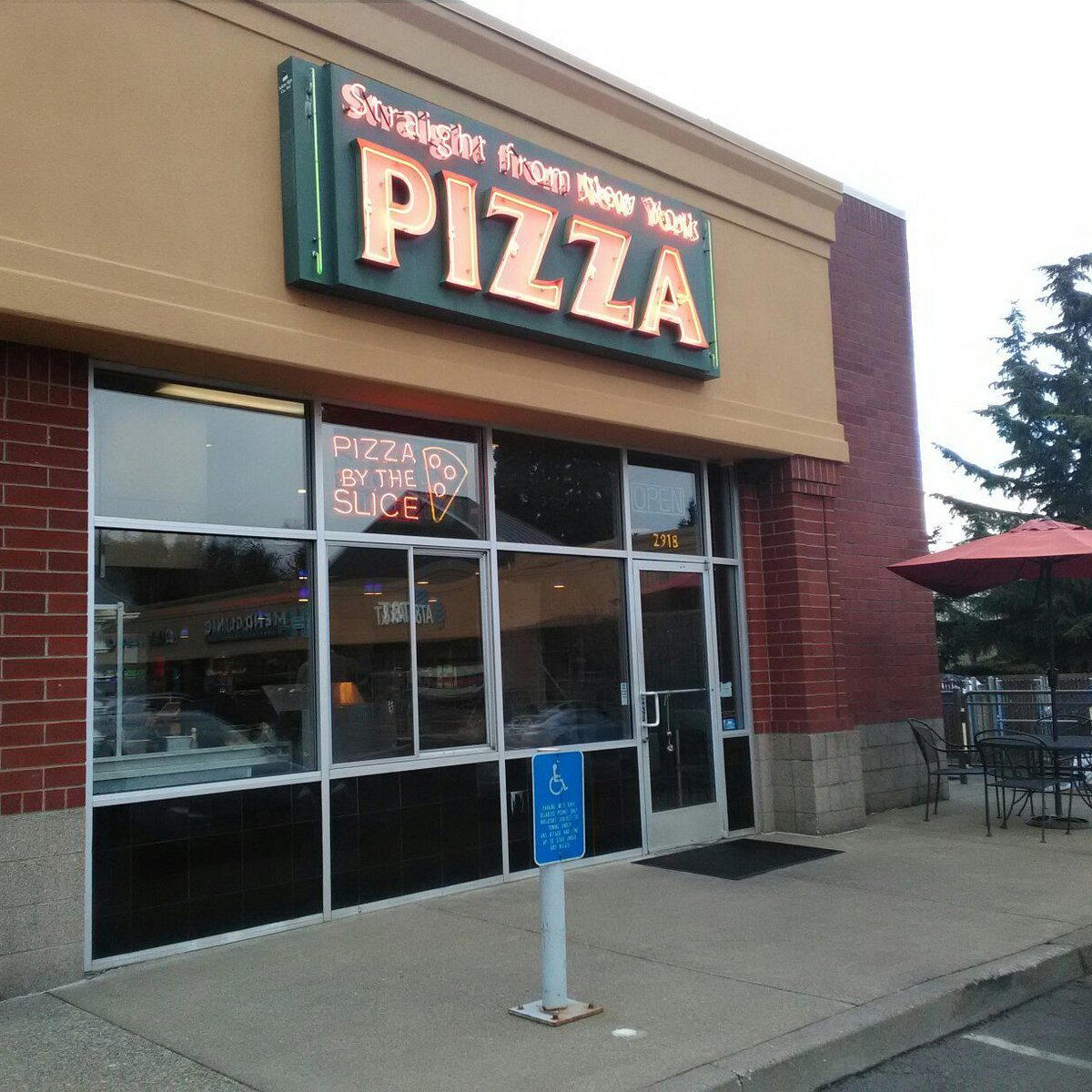 Straight From New York Pizza restaurant in Salem