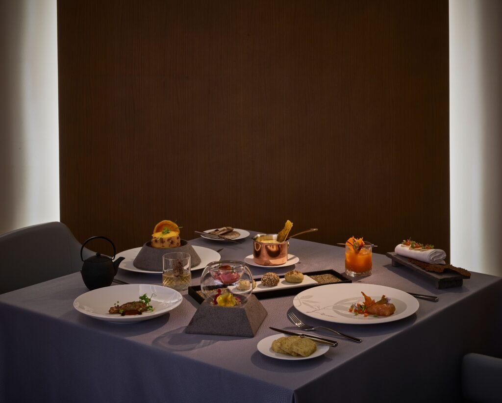 Acacia Dining