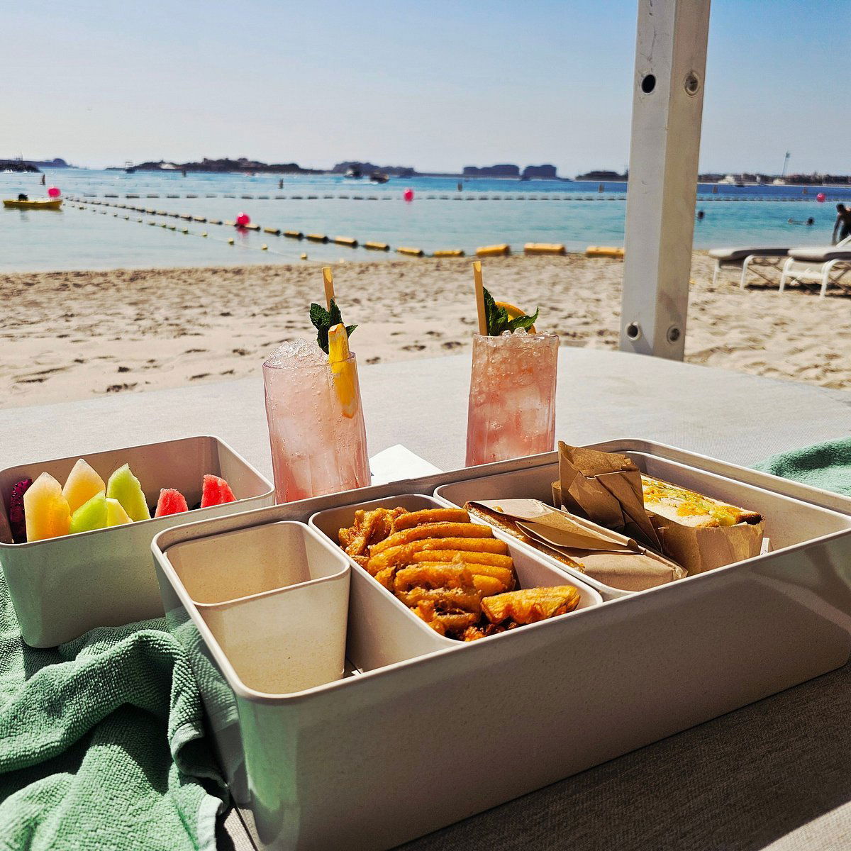 Bal Harbour Beach, Restaurant in Dubai