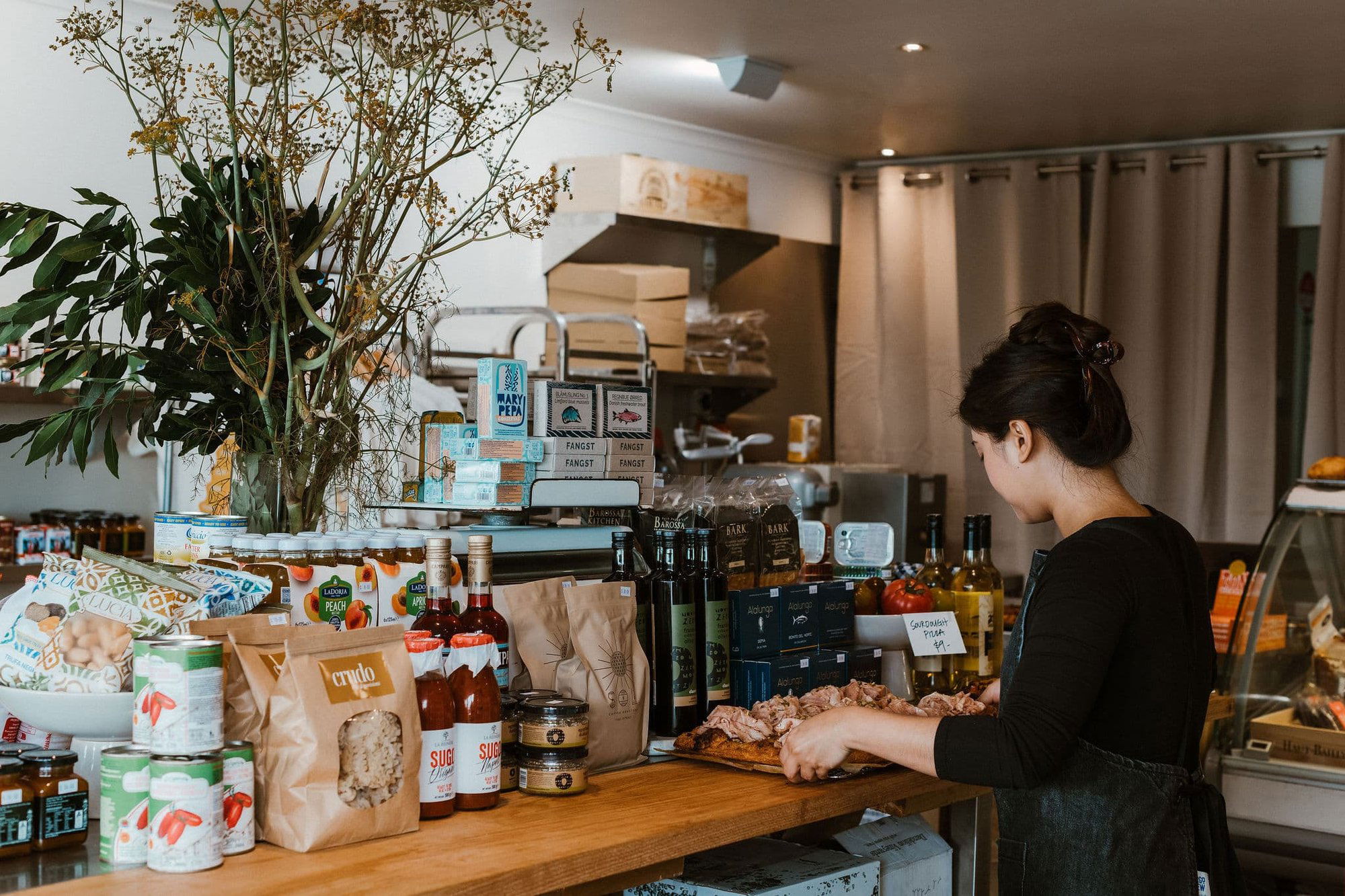 Crudo Wine and Provisions, Restaurant in Lakes Entrance