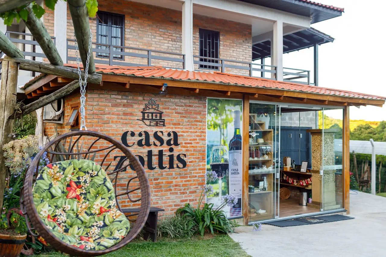 Casa Zottis - Vinhos e Uvas