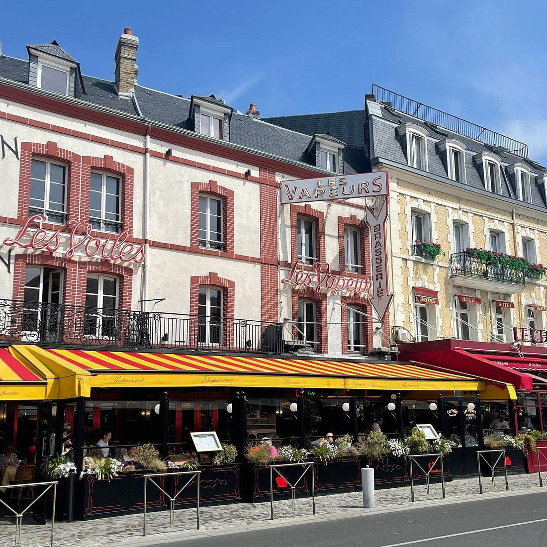 Les Vapeurs, Restaurant in Trouville-sur-Mer