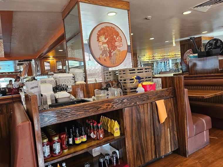 Anna Miller's, Aiea, United States