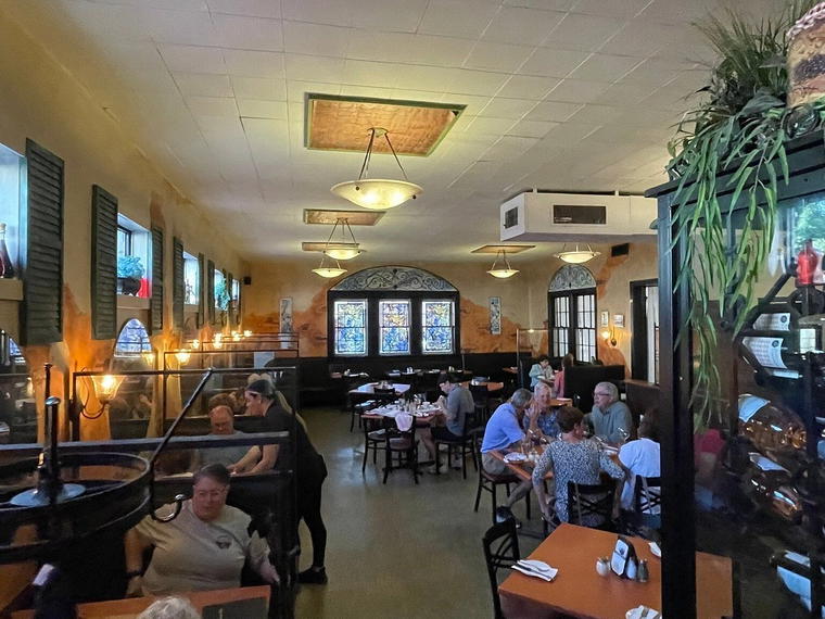 Pompilios, Newport, United States