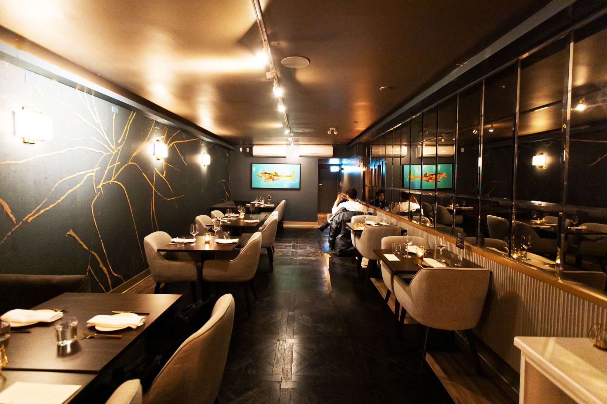 156 Cumberland, Restaurant in Toronto