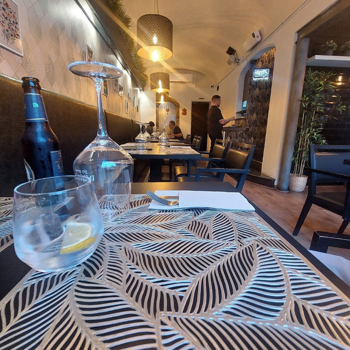 Katán Restaurant, Restaurant in Terrassa