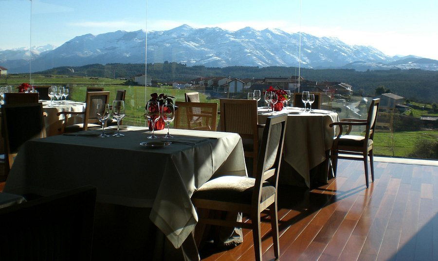 Tella, Restaurant in Luces