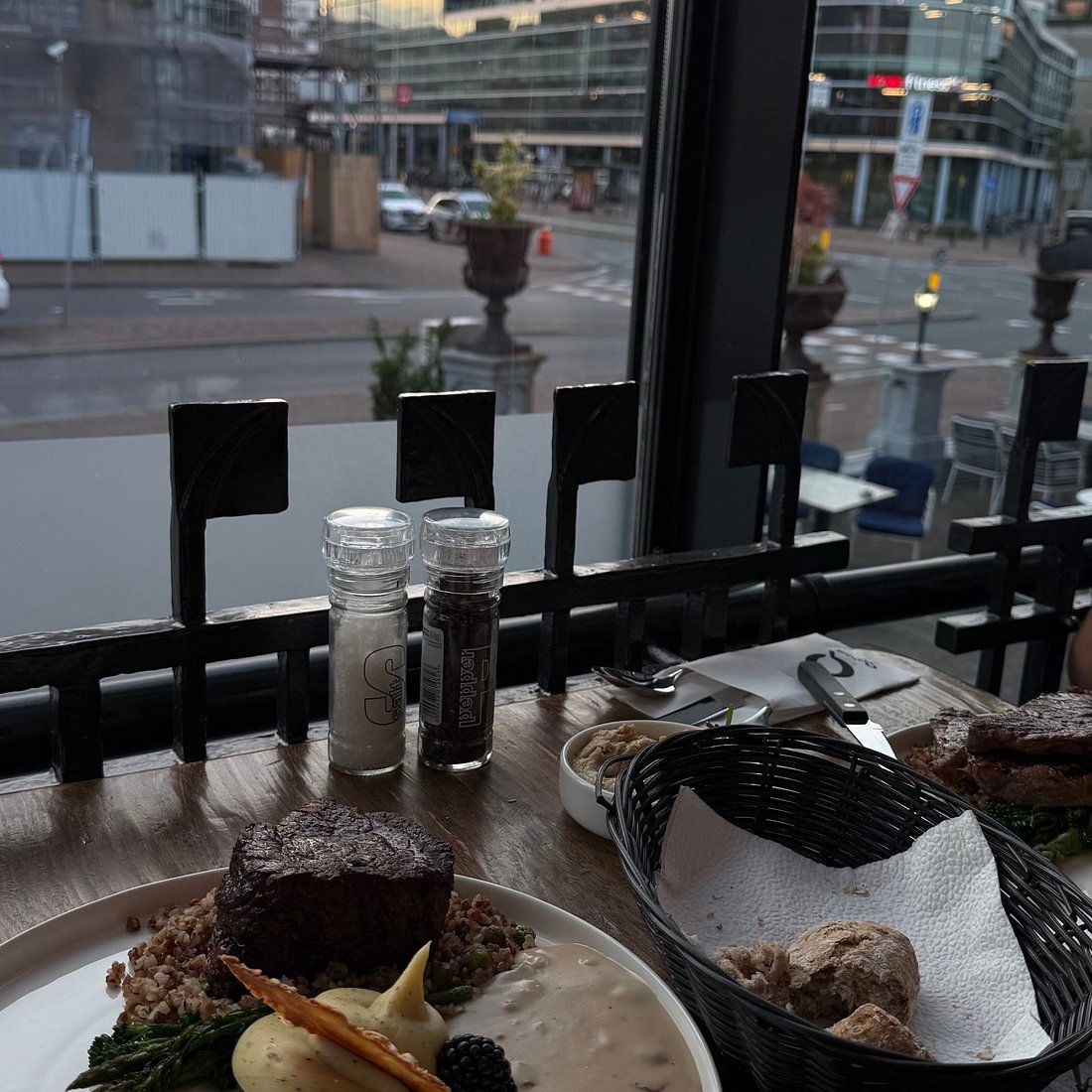 Qashik Restaurant & Lounge, Restaurant in The Hague