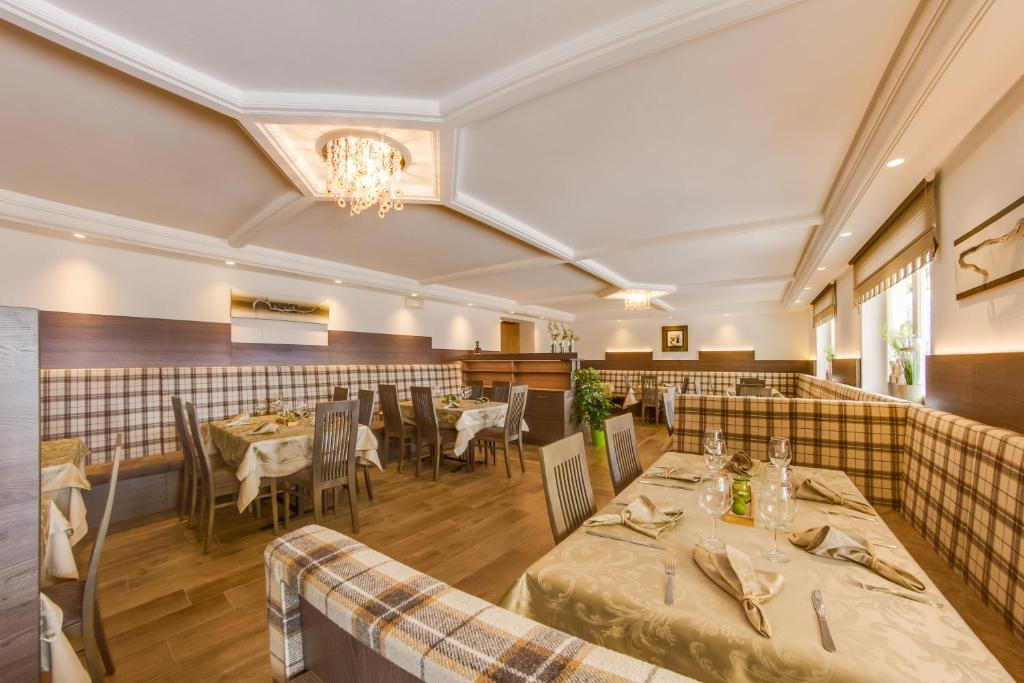 Hotel Restaurant Alber restaurant in Voran, Italy