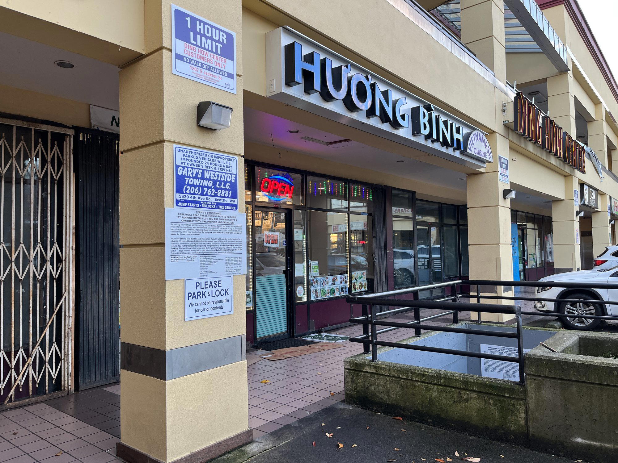Huong Binh restaurant in Seattle, United States