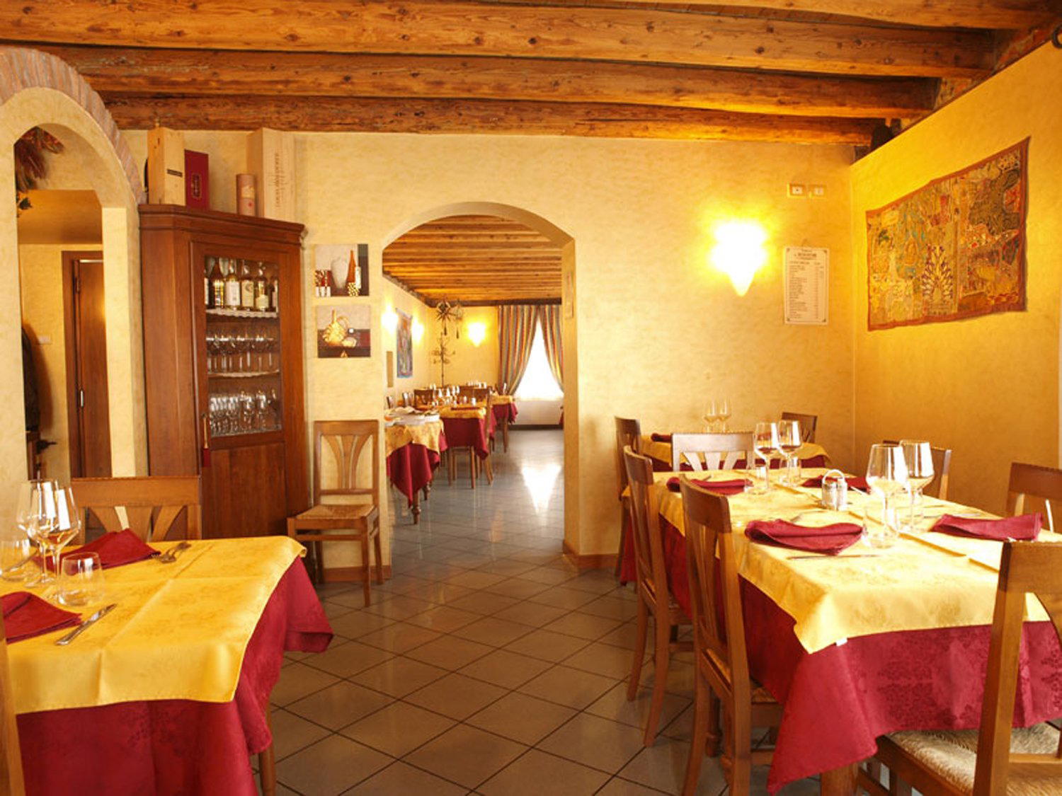 Ai Mediatori restaurant in Tombolo, Italy