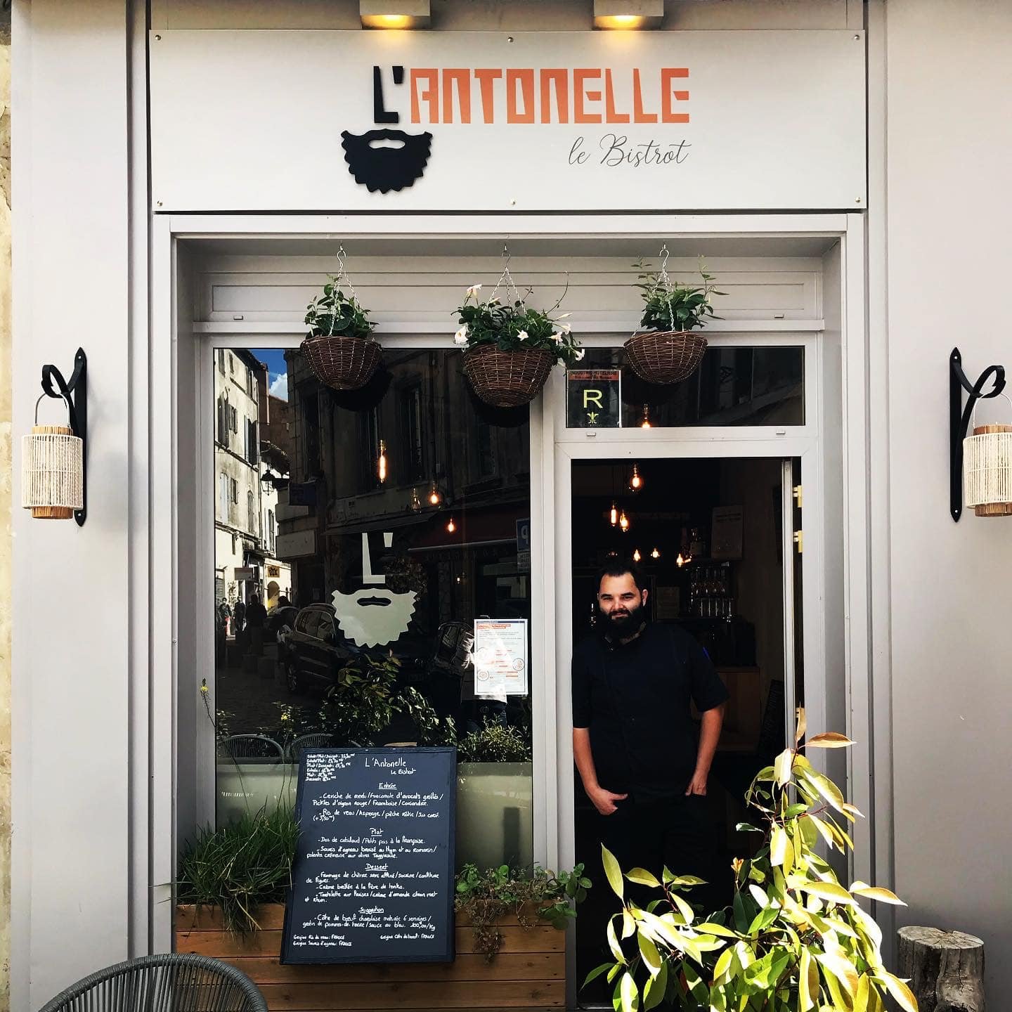 L'Antonelle restaurant in Arles, France