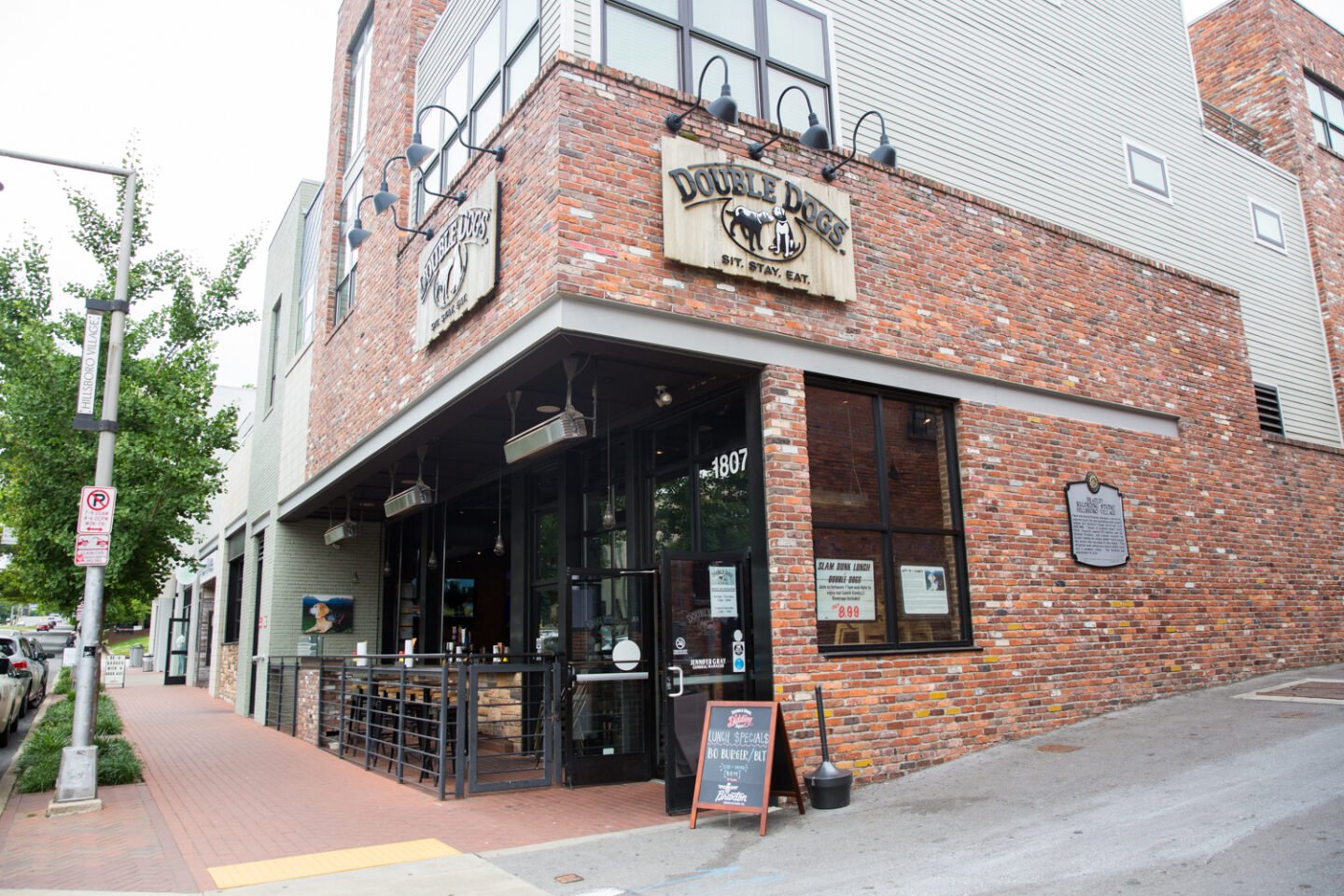 Double Dogs, Restaurant in Nashville