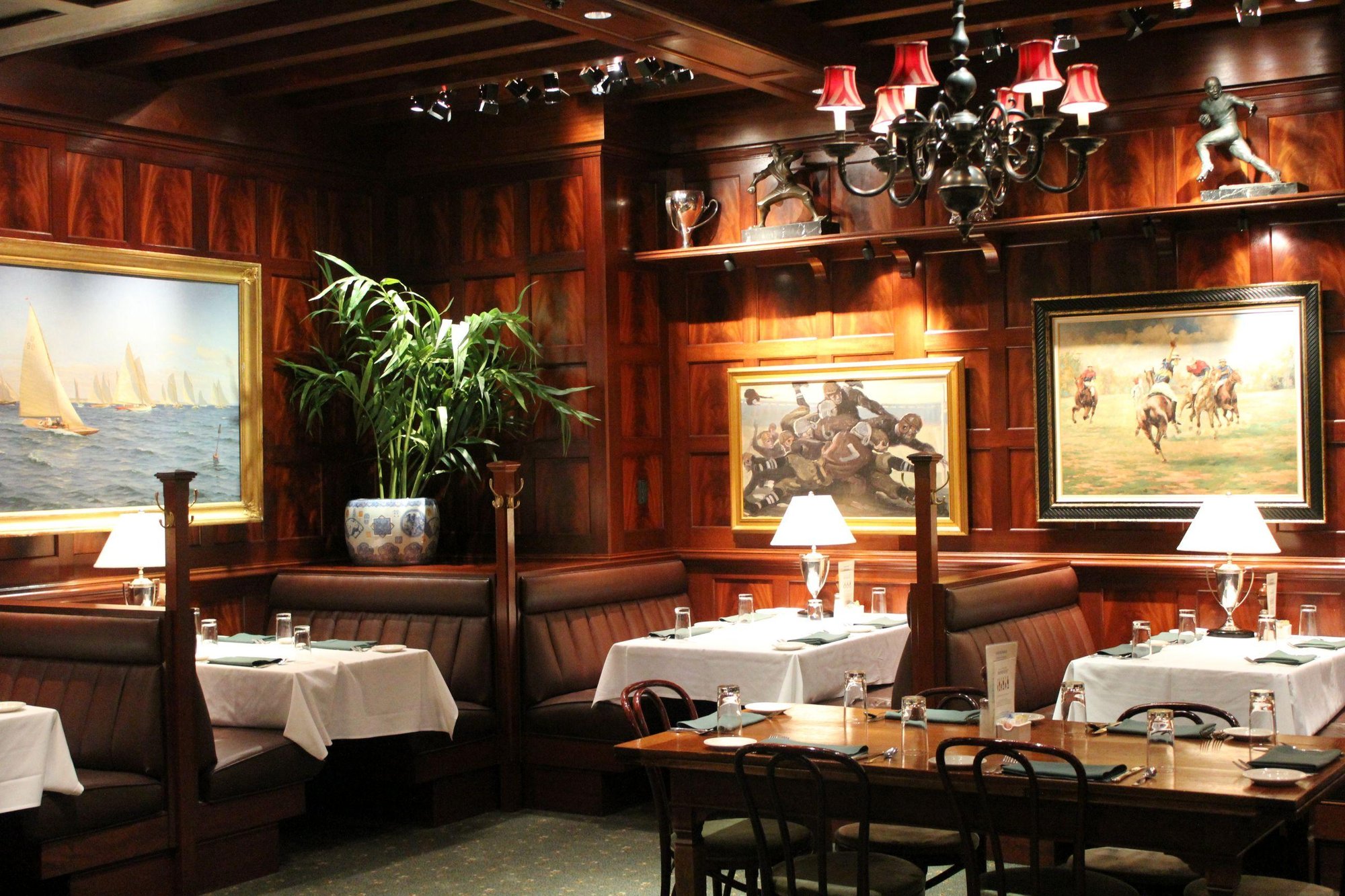 Clyde's of Gallery Place, Restaurant in Washington DC
