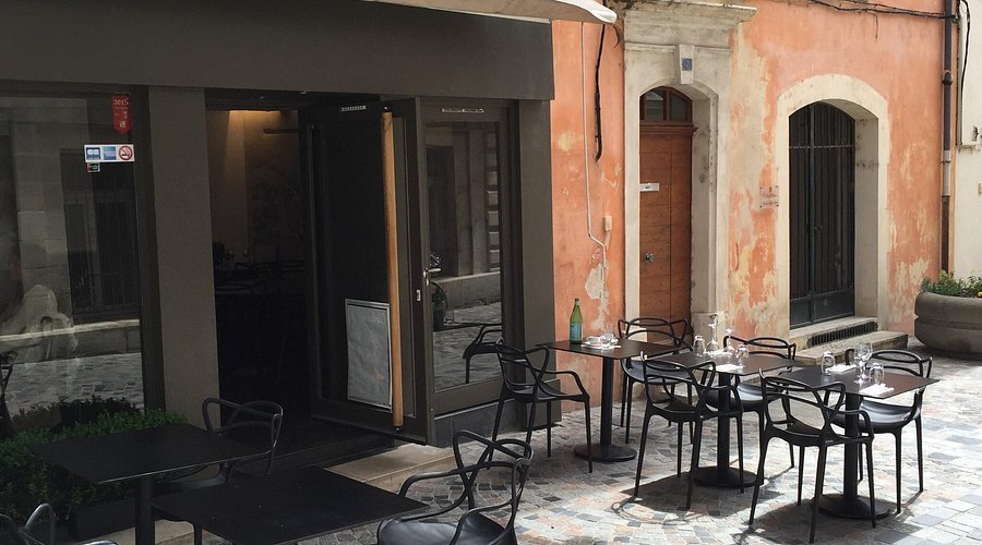 L Autruche, Arles, France