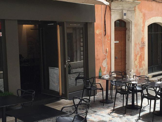 L Autruche, Arles, France