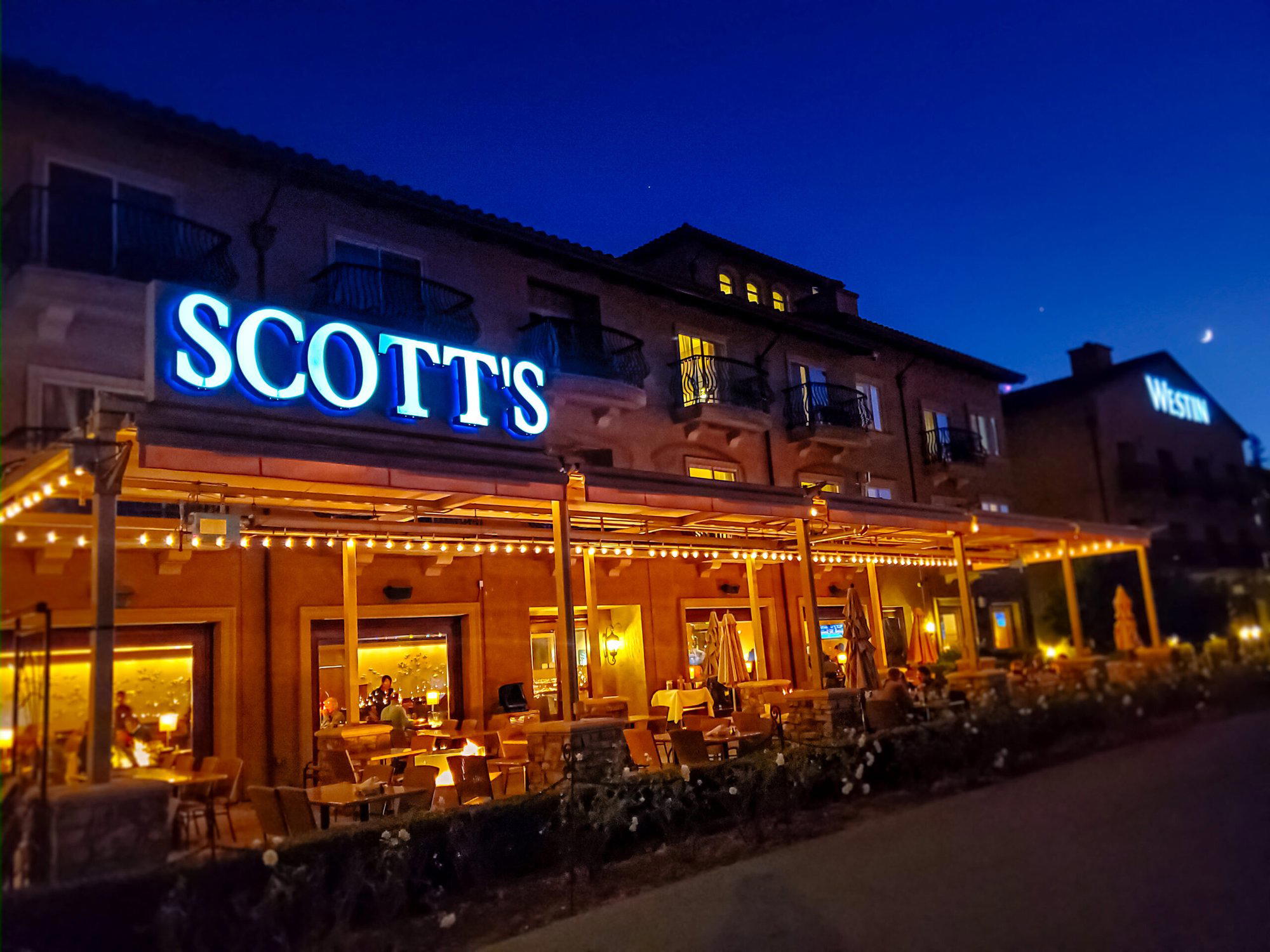 Scott's Seafood on the River restaurant in Sacramento, United States