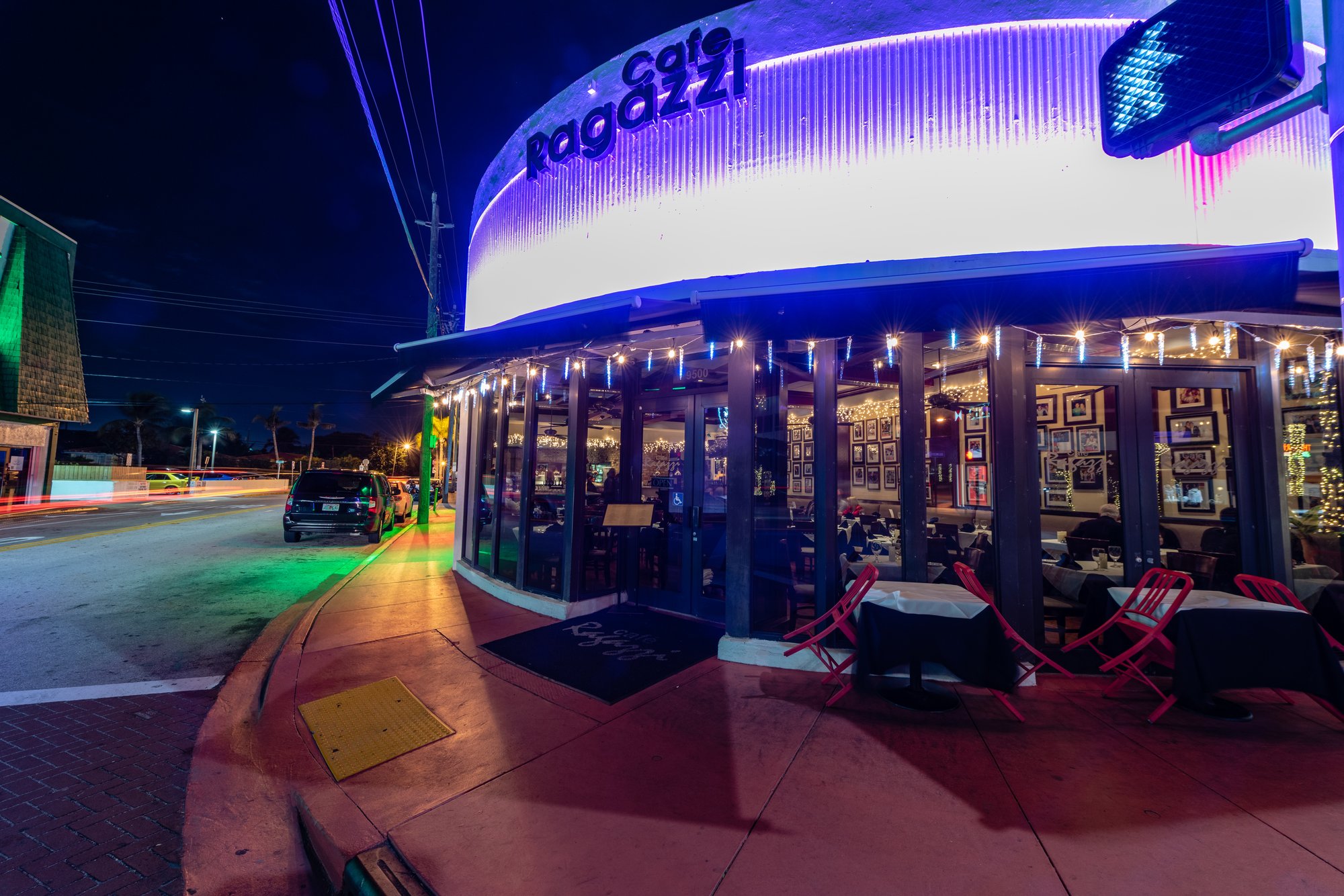 Café Ragazzi restaurant in Surfside, United States