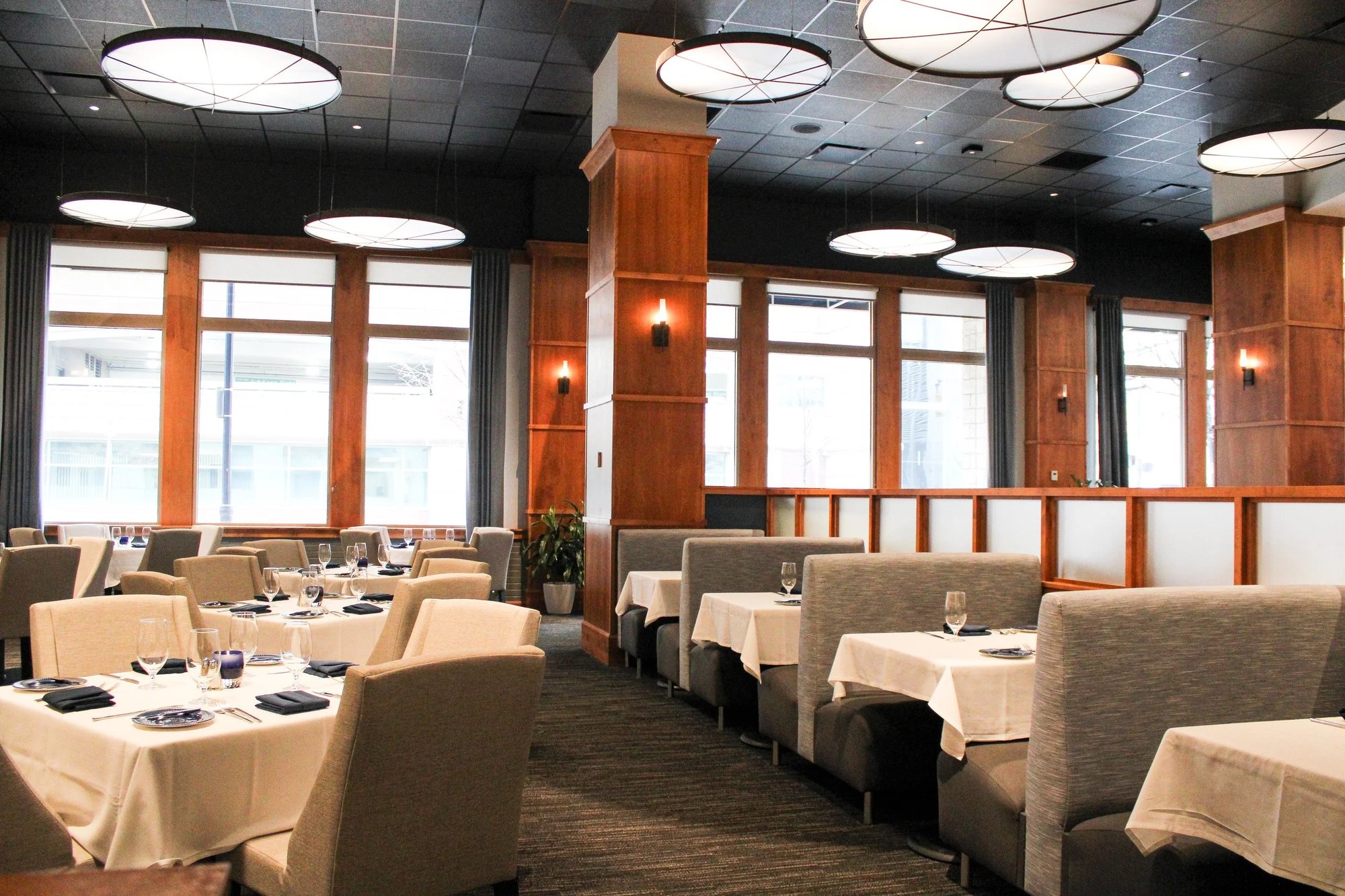 Leo's restaurant in Grand Rapids