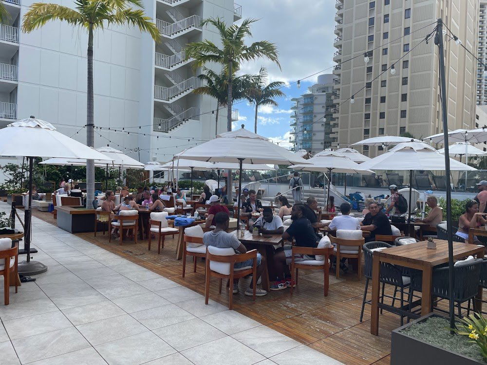 SWELL RESTAURANT AND POOL BAR, Restaurant in Honolulu