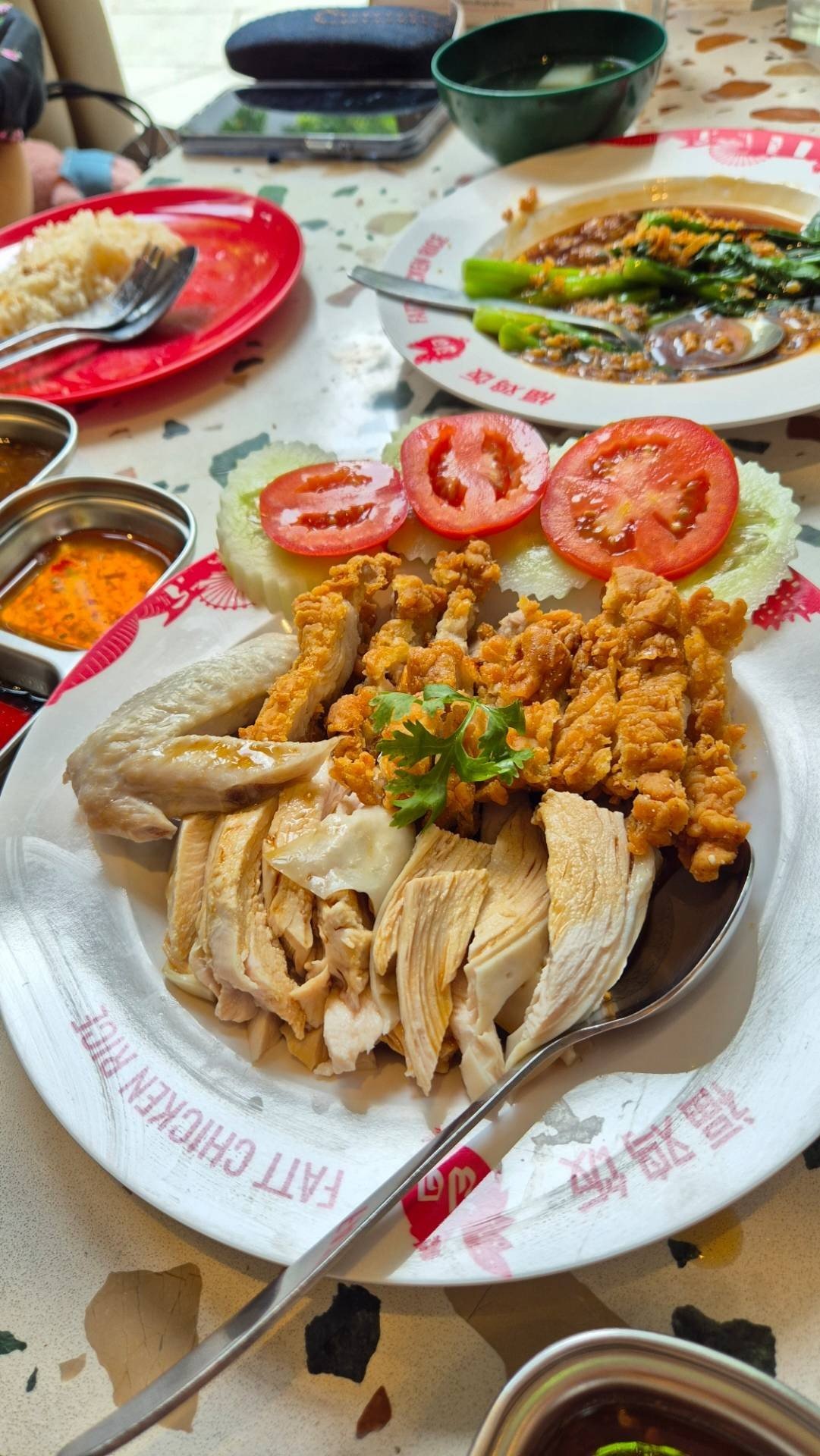 Fatt Chicken Rice (ฟัด ชิกเก้น ไรซ์), Restaurant in Pathum Wan